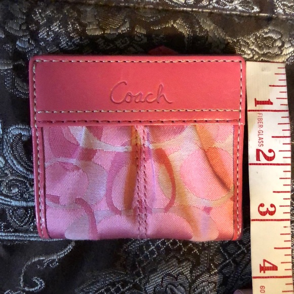 Pink coach wallet - Picture 2 of 3